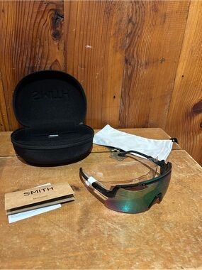 SMITH Momentum Sunglasses with Iridescent Green-Teal Lens
